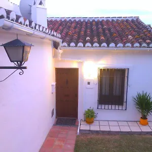 1 Bed Traditional Holiday Oasis Capistrano Spain Сasa de vacaciones Nerja
